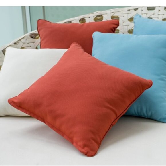 Fairfield JVP162 16 x 16 in. Poly-fil Pillow Insert, Pack of 2 - Picture 3 of 5